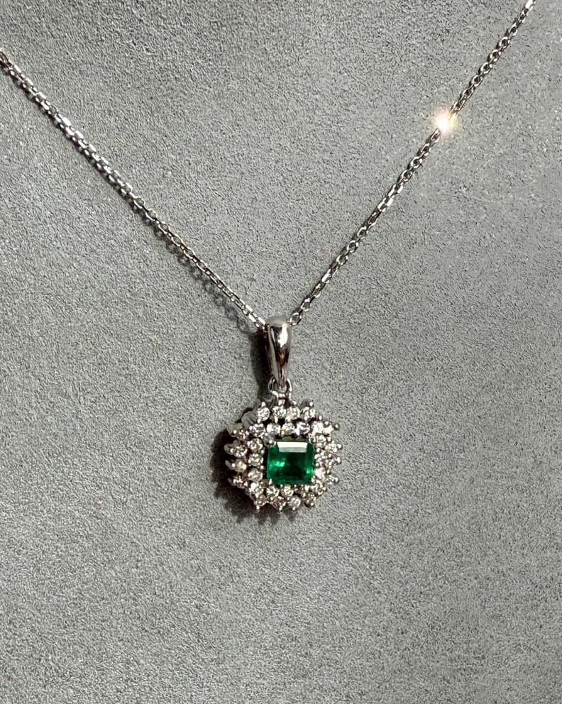 Colar com Esmeralda e Diamantes