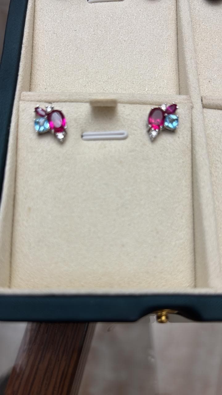 Brinco com rubi diamante e topazio