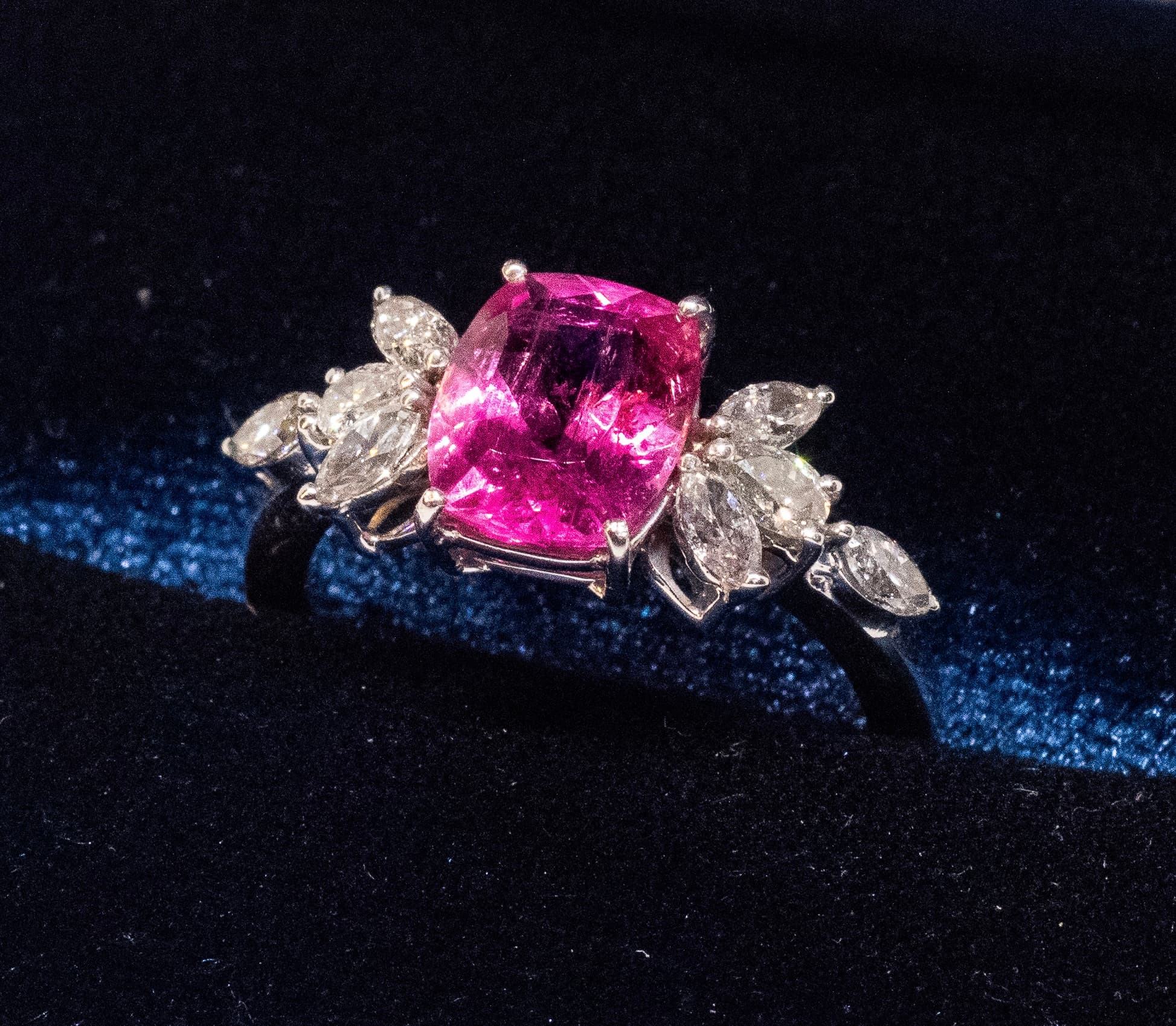 Anel com Turmalina Rosa e Diamantes